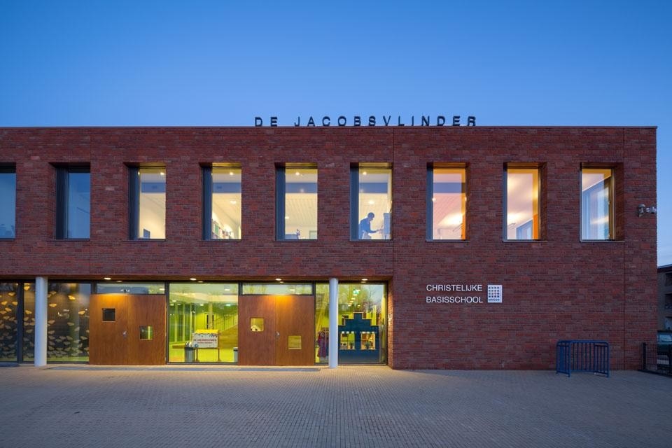 Top and above: DKV Architecten, De Jacobsvlinder elementary school, Zoetermeer, The Netherlands, 2013