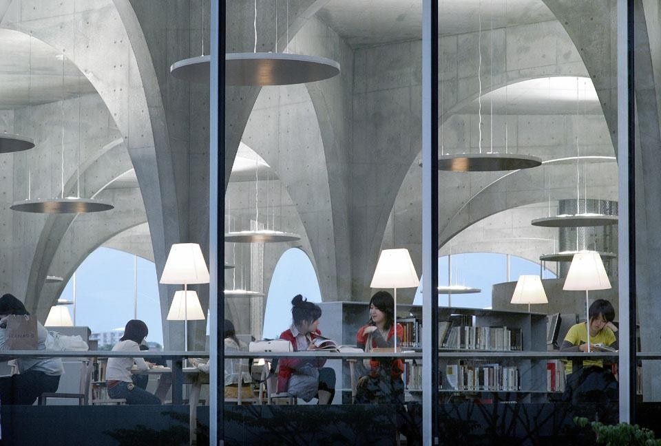 Tama Art University Library (Hachiji campus), 2004— 2007, Hachioji-shi, Tokyo, Japan. Photo by Tomio Ohashi