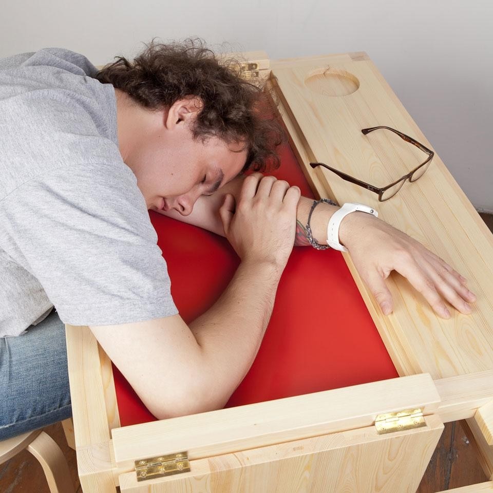 Yaroslav Misonzhnikov, <em>Zevaka</em> desk Yaroslav Misonzhnikov, <em>Zevaka</em> desk