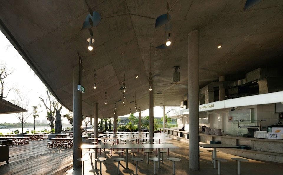 Kok-Meng Tan, Satoko Saeki di KUU and Ling Hao of Linghao Architects, Food-court Satay by the Bay, Singapore 2012
