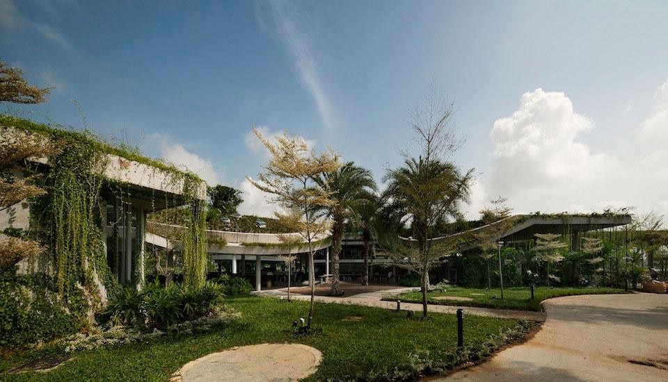 Kok-Meng Tan, Satoko Saeki di KUU and Ling Hao of Linghao Architects, Food-court Satay by the Bay, Singapore 2012