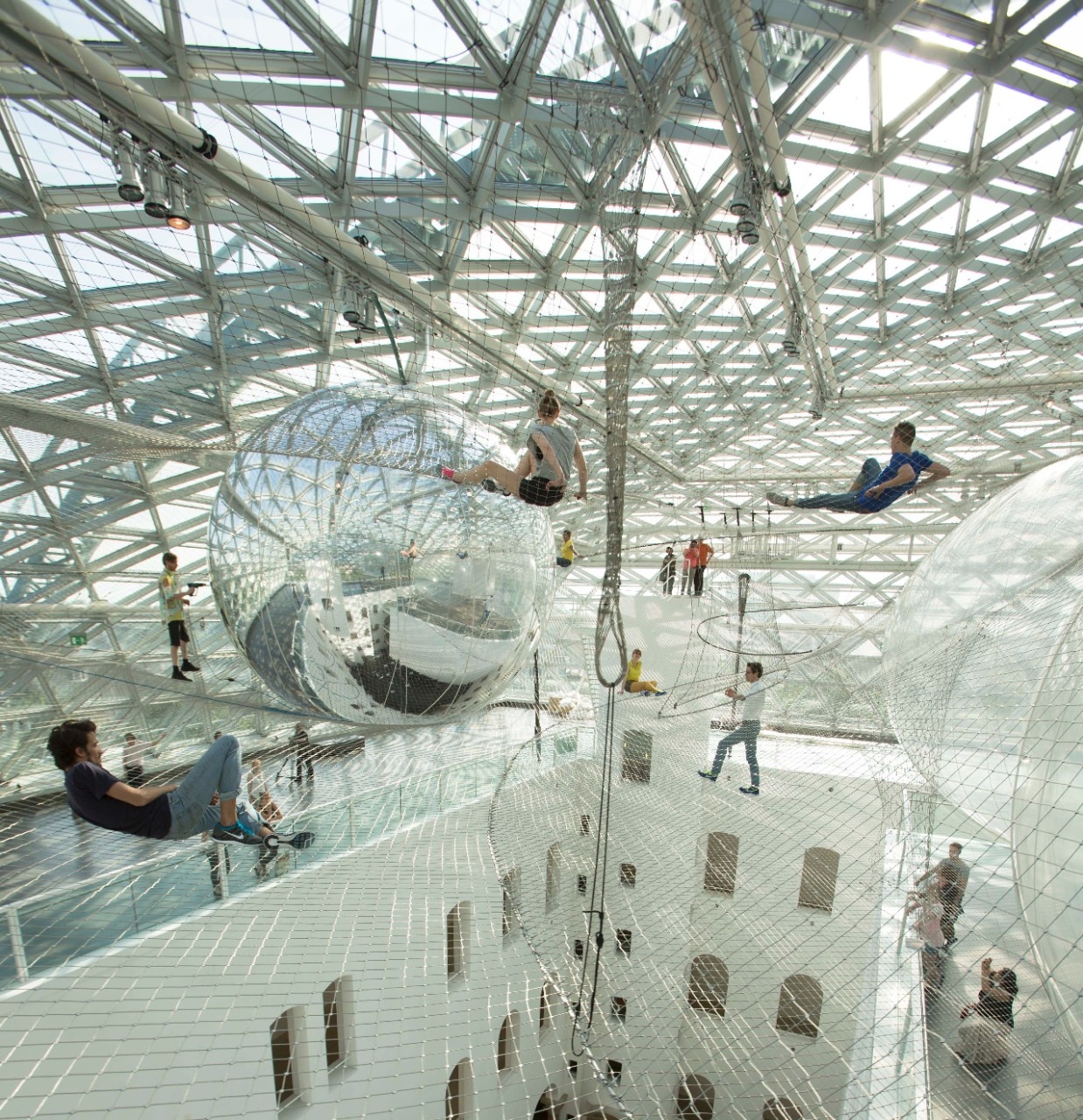 Tomás Saraceno: in orbit