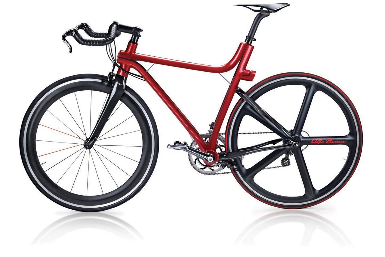 ALFA ROMEO 4C INNOVATIVE FRAME DESIGN