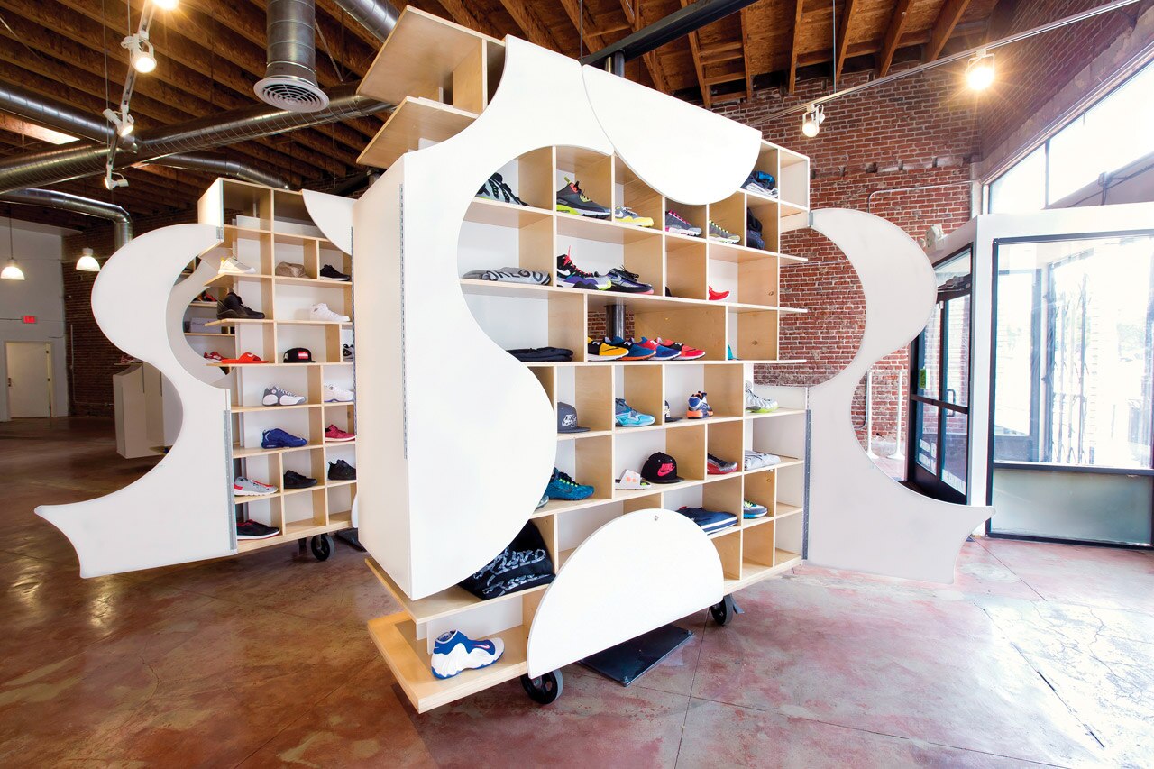 Adaptable sneaker shop - Domus
