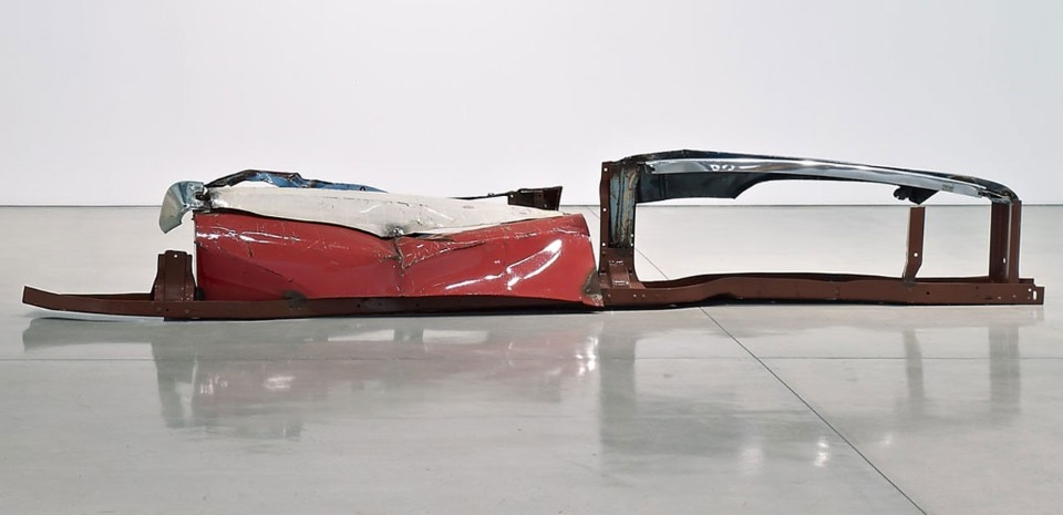 John Chamberlain, <i>Gondola Walt Whitman</i>, 1981-82. Painted and chromium plated steel, 61 x 50.8 x 411.5 cm. © 2015 Fairweather & Fairweather LTD/Artists Rights Society (ARS), New York. Photgraphy by Robert McKeever. Courtesy Gagosian Gallery
