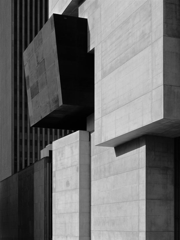 Zaha Hadid, Rosenthal Center for Contemporary Art, 2003, digital b/w silver gelatin print. © Hélène Binet, courtesy ammann//gallery