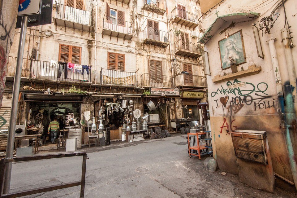 Vittorio Venezia, OfficineCalderai