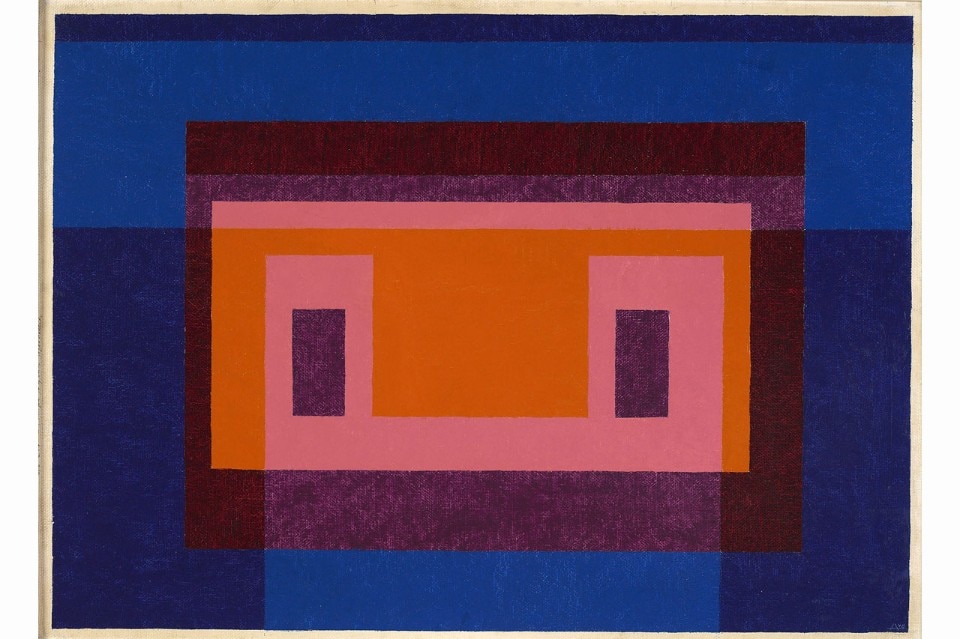 Josef Albers, <i>Variant / Adobe, 4 Central Warm Colors Surrounded by 2 Blues</i>, 1948. © The Josef and Anni Albers Foundation, VG Bild-Kunst, Bonn 2015