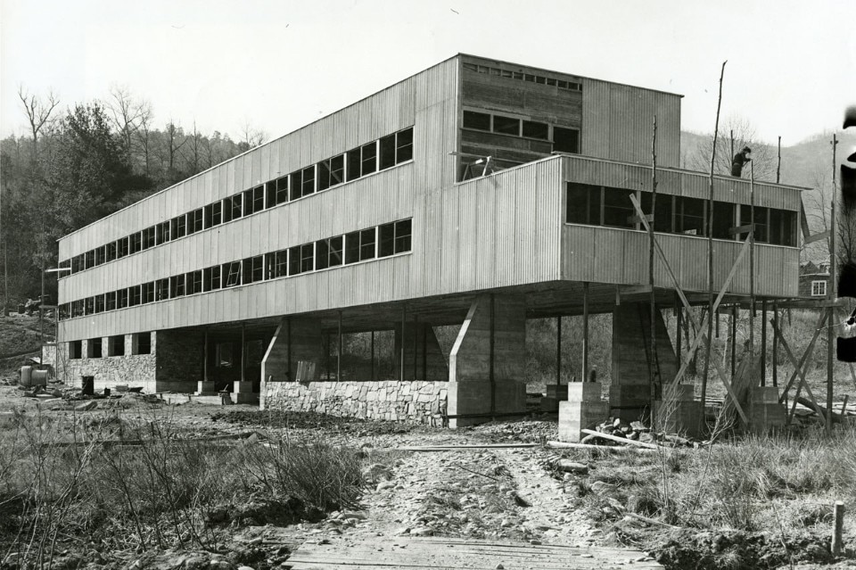 Black Mountain College: Collegegebäude, A. Lawrence Kocher (Architekt), Lake Eden Campus, 1940-41. © Courtesy of Western Regional Archives, States Archives of North Carolina