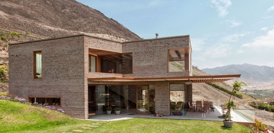 Estudio Rafael Freyre, House in Azpitia, Lima, Peru