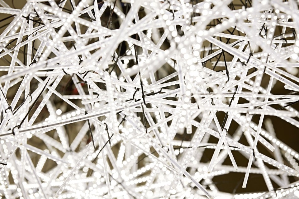 Arik Levy, FractalCloudWarm, Transition; Warm Wet. View of the installation at the Somerset House, London