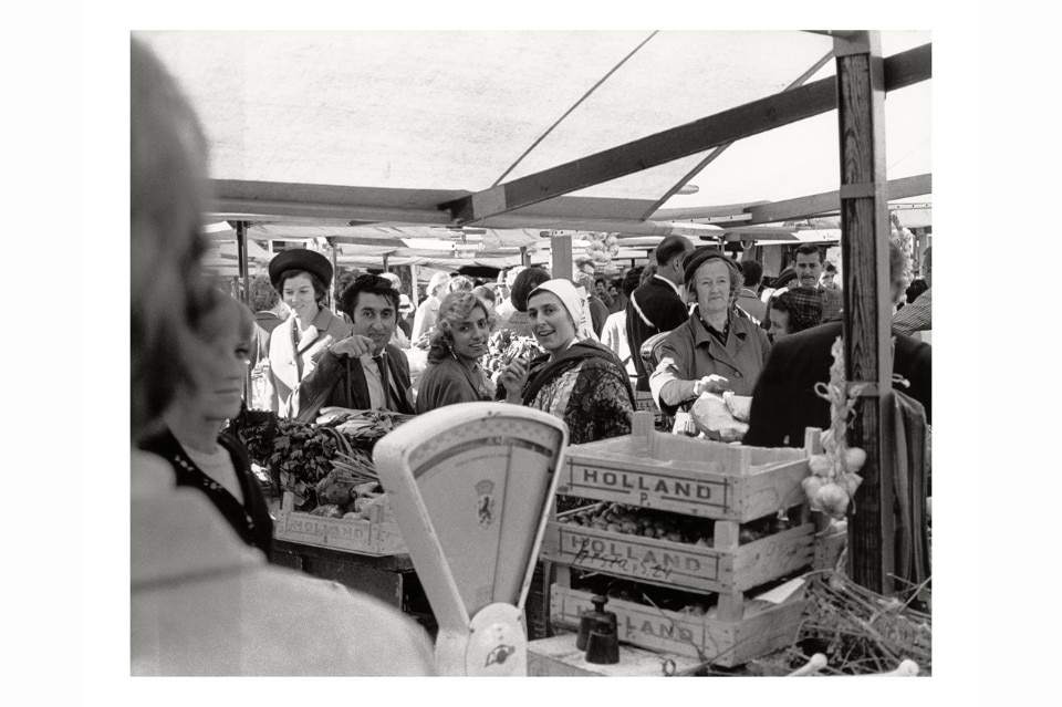 Björn Langhammer, <i>No titel</i>. From the series <i>Rom sam 1963-66</i>. Hötorget, Stockholm © Björn Langhammer
