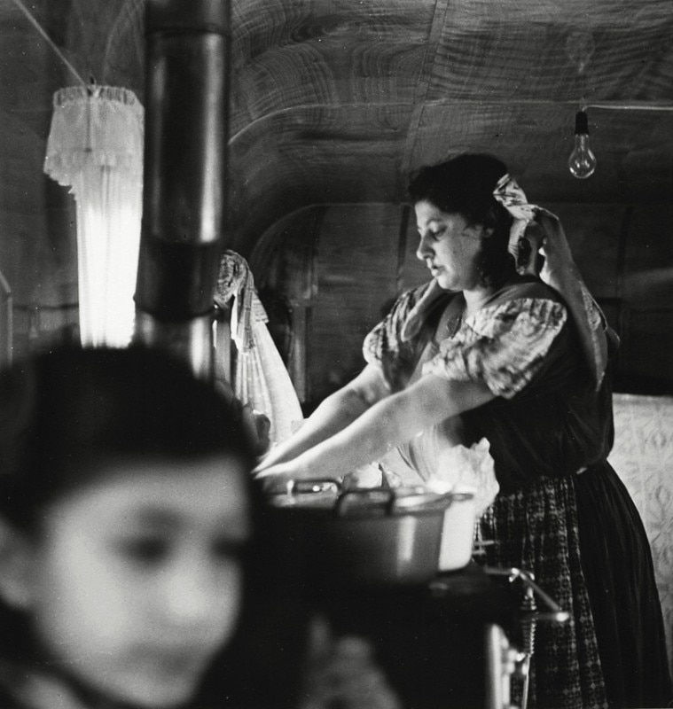 Anna Riwkin, <i>No title</i>. From the series <i>Gipsy Road 1954-55. Stina Taikon cooking for her children in her caravan</i>, 1954 © Anna Riwkin/Moderna Museet