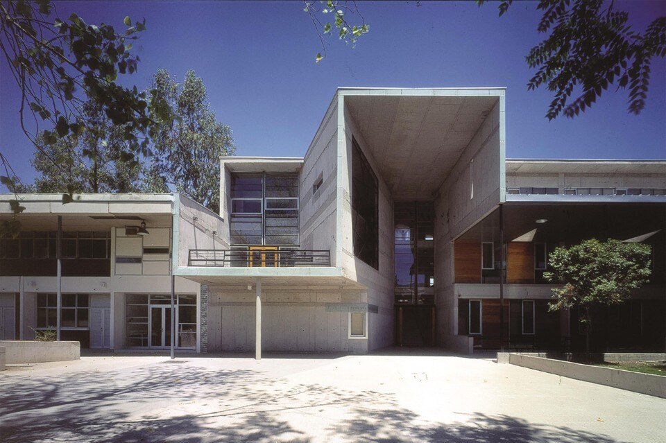 Alejandro Aravena, Mathematics School, 1999, Universidad Católica de Chile, Santiago, Chile. Photo Tadeuz Jalocha Alejandro Aravena, Mathematics School, 1999, Universidad Católica de Chile, Santiago, Chile. Photo Tadeuz Jalocha