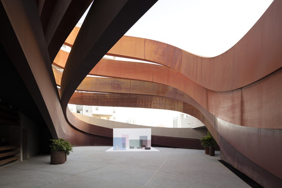 Nendo, <i>In the shade</i>, Design Museum Holon, 2016 Nendo, <i>In the shade</i>, Design Museum Holon, 2016
