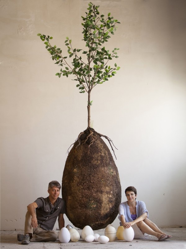 Anna Citelli and Raoul Bretzel, Capsula Mundi, 2003