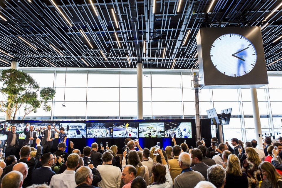 Real Time Schiphol Clock