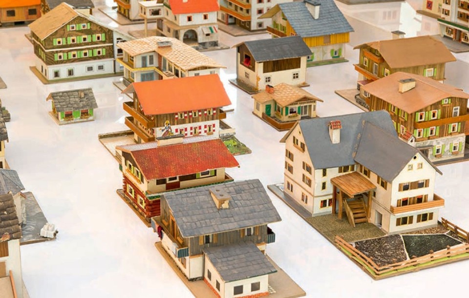 Oliver Croy e Oliver Elser, The 387 Houses of Peter Fritz (1916 –1992), Insurance Clerk da Vienna, 1993–2008 (dettaglio). Selezione di 126 modelli, dimensioni variabili. © Wien Museum e Peter Cox