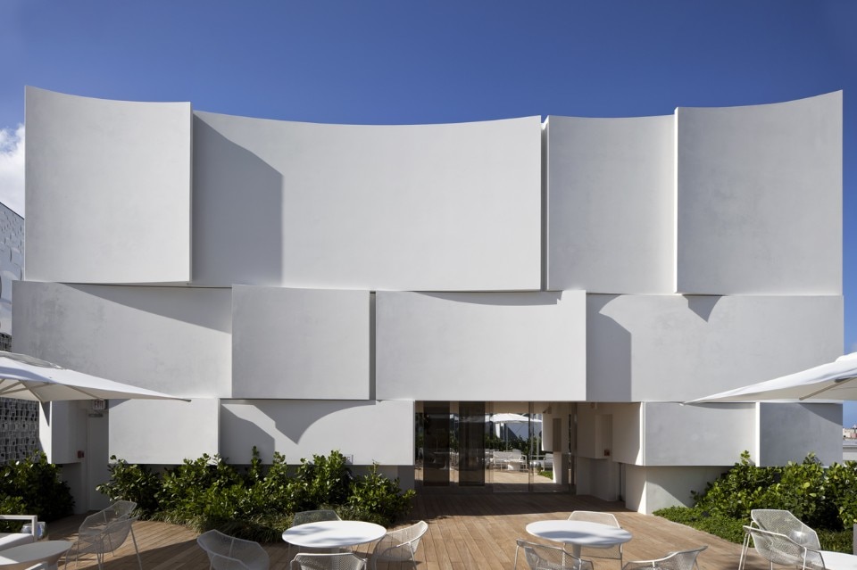Facade by barbaritobancel architectes & interiors by Dior architure based on Peter Marino concept. Miami, 2016
