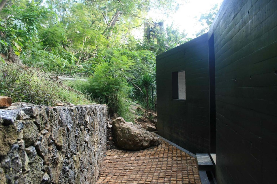  Cadaval & Solà-Morales, LMM Bungalow, Tepoztlán, 2016