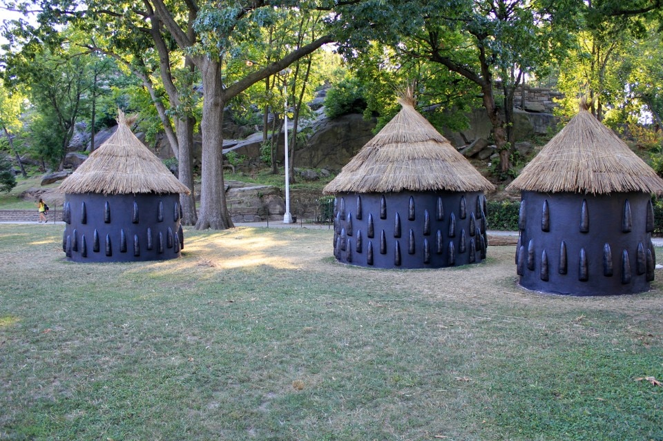 Simone Leigh, A particularly elaborate imba yokubikira, or kitchen house, stands locked up while its owners live in diaspora, The Studio Museum, New york, 2016. Courtesy the artist, Luhring Augustine, New York, Studio Museum in Harlem, New York, NYC Parks, and Marcus Garvey Park Alliance
