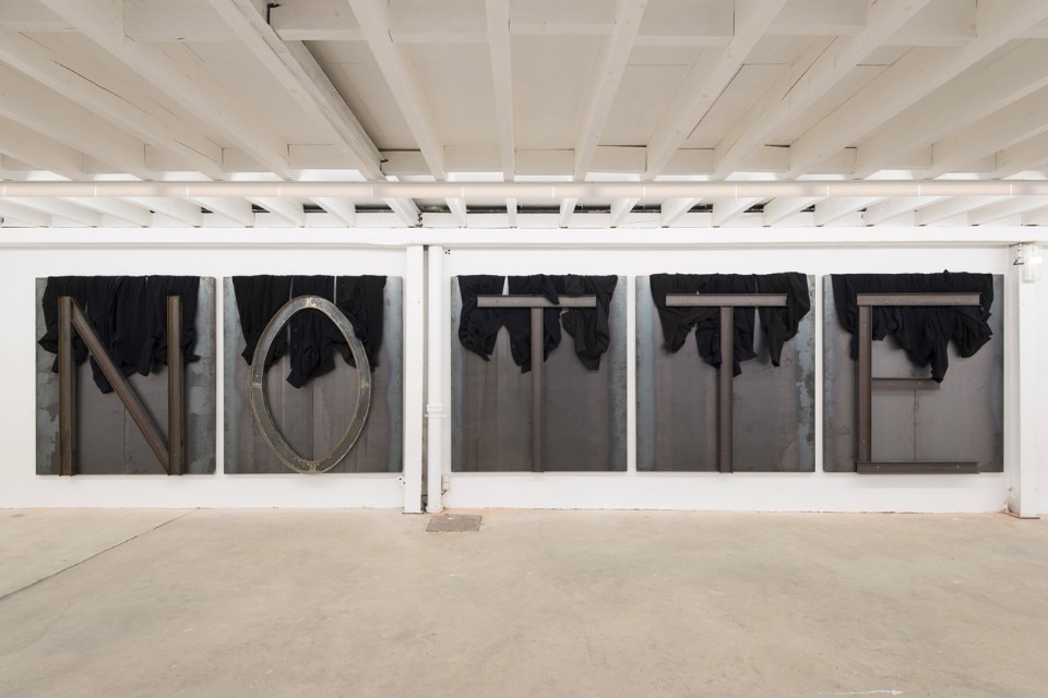 Jannis Kounellis, Untitled, sheet metal, coats, beams, 200 x 900 cm, 2015. Courtesy the artist and Galleria Continua, San Gimignano / Beijing / Les Moulins / Habana. Photo Oak Taylor-Smith