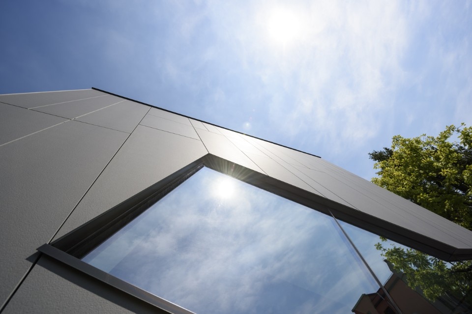 Lapitec® slabs are ideal for rainscreen facades and ventilated systems mechanically fixed. Thickness commonly used in rainscreen facades slabs must ensure resistance to the entire structure. Lapitec® is produced with calibrated thickness of 12 mm, to be mechanically fixed in exterior cladding, offering a lightweight and resistant application. 