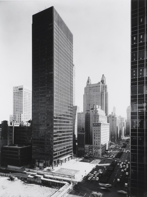 Ezra Stoller. Seagrams Building, Mies van der Rohe and Philip Johnson, architects; Kahn and Jacobs, associate architects; Phyllis Lambert, Director of Planning. View from northwest in the afternoon, 375 Park Avenue, New York, 1958. Gelatin silver print,CCA © Ezra Stoller / Esto