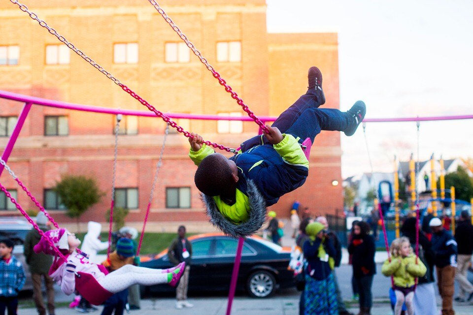 Julia Jamrozik and Coryn Kempster, Full Circle, Buffalo, 2016. Photo Alana Fajemisin