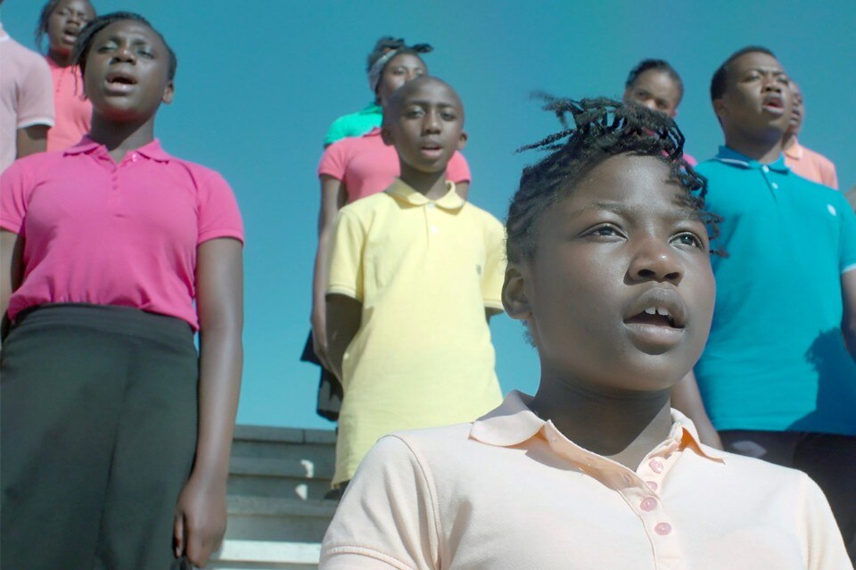 Nina Fischer e Maroan el Sani, Freedom of Movement, 3 channel video installation, HD, 9:45 min, 2017