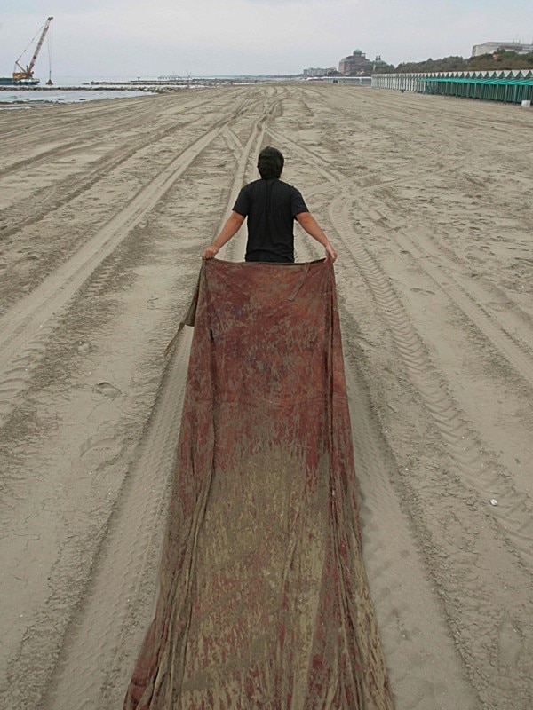 Teresa Margolles, ¿De qué otra cosa podemos hablar?, 2009, Padiglione Mexicano alla Biennale di Venezia. Courtesy l’artista