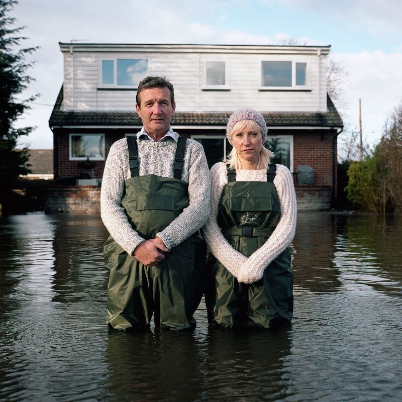 Gidéon Mendel, Jeff and Tracey Waters, Staines-upon-Thames, Surrey, UK, February 2014, from the Submerged portraits series. Courtesy of the artist. © Rencontres Arles