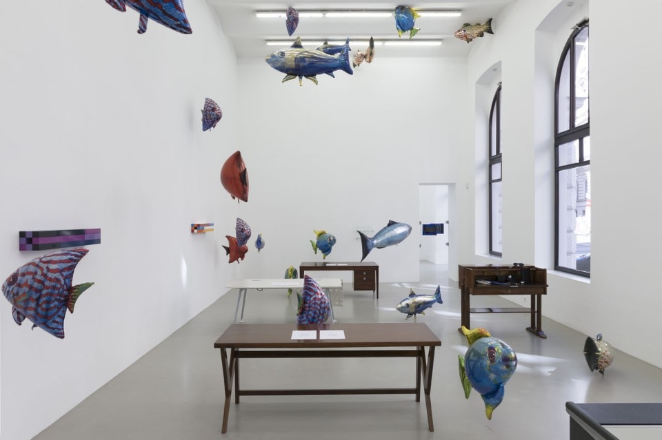 “Schreibtischuhr”, installation views