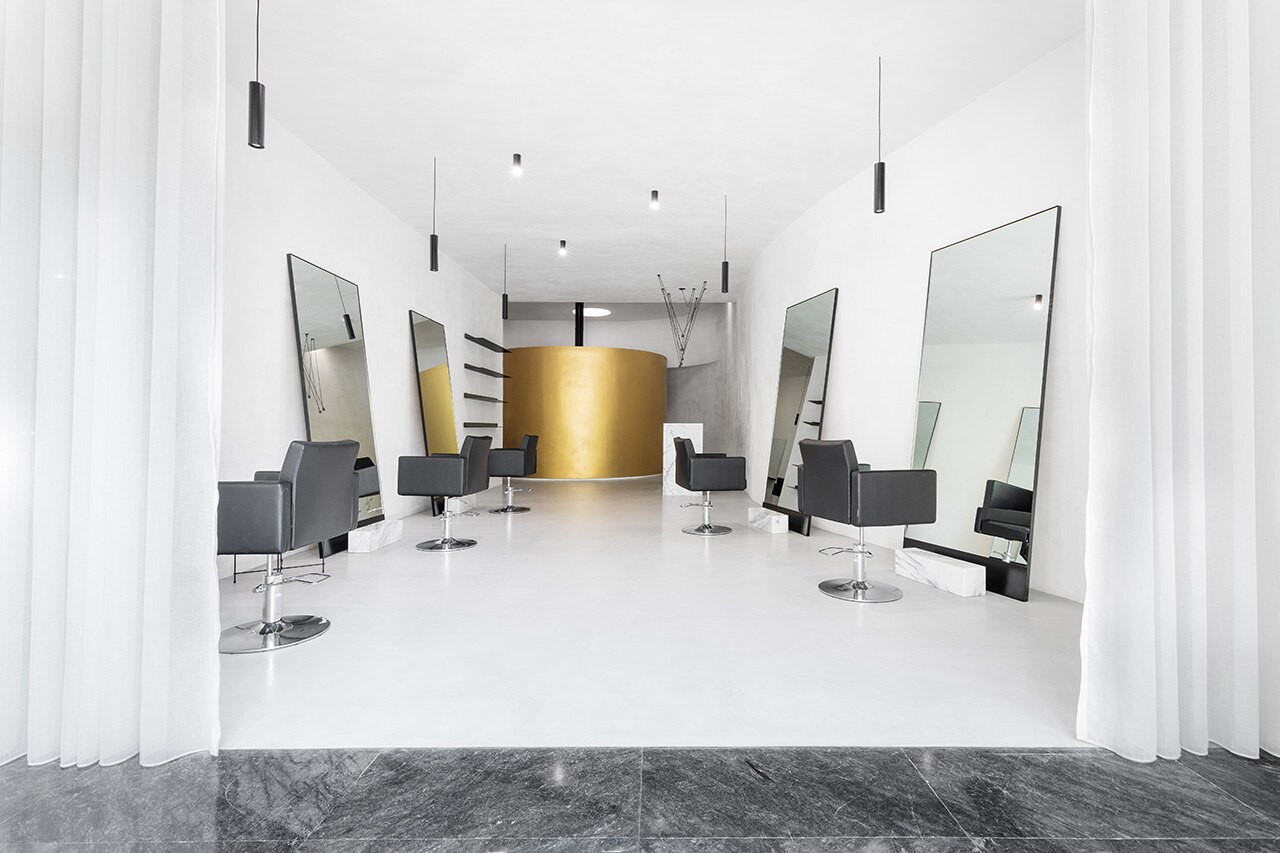 Lisbon. A retrofuturistic hairdressing salon designed by Objecto