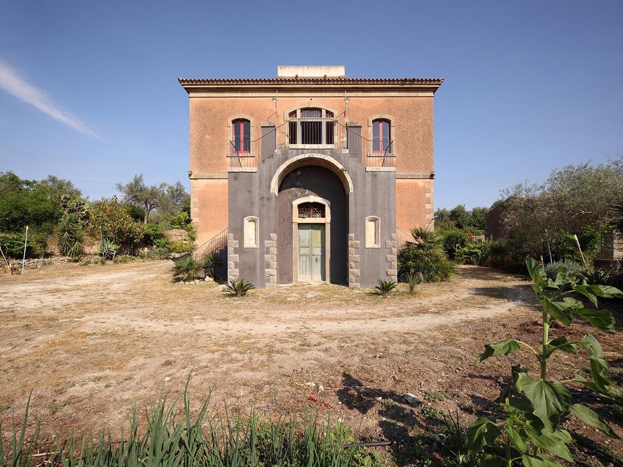 Sicily. A Mediterranean house in the countryside Domus