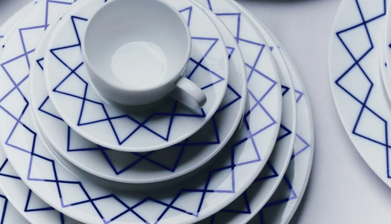 La Bella Tavola　オーバルプレート　4枚　元箱入り　ALESSI In 1993, Sottsass designed his first tableware collection for