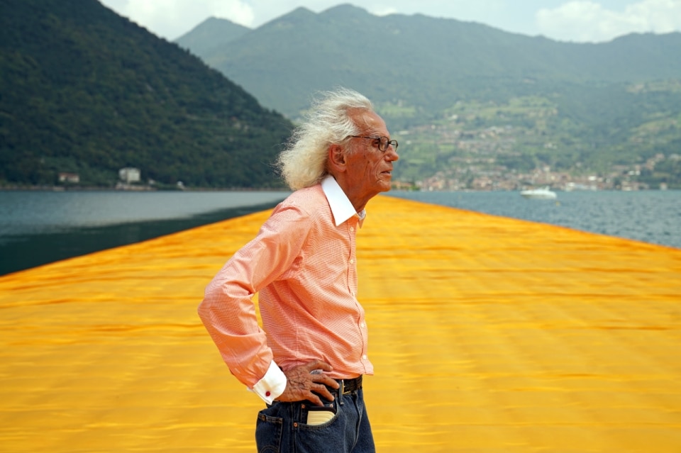 Christo su The Floating Piers, Lago d'Iseo, giugno 2016.