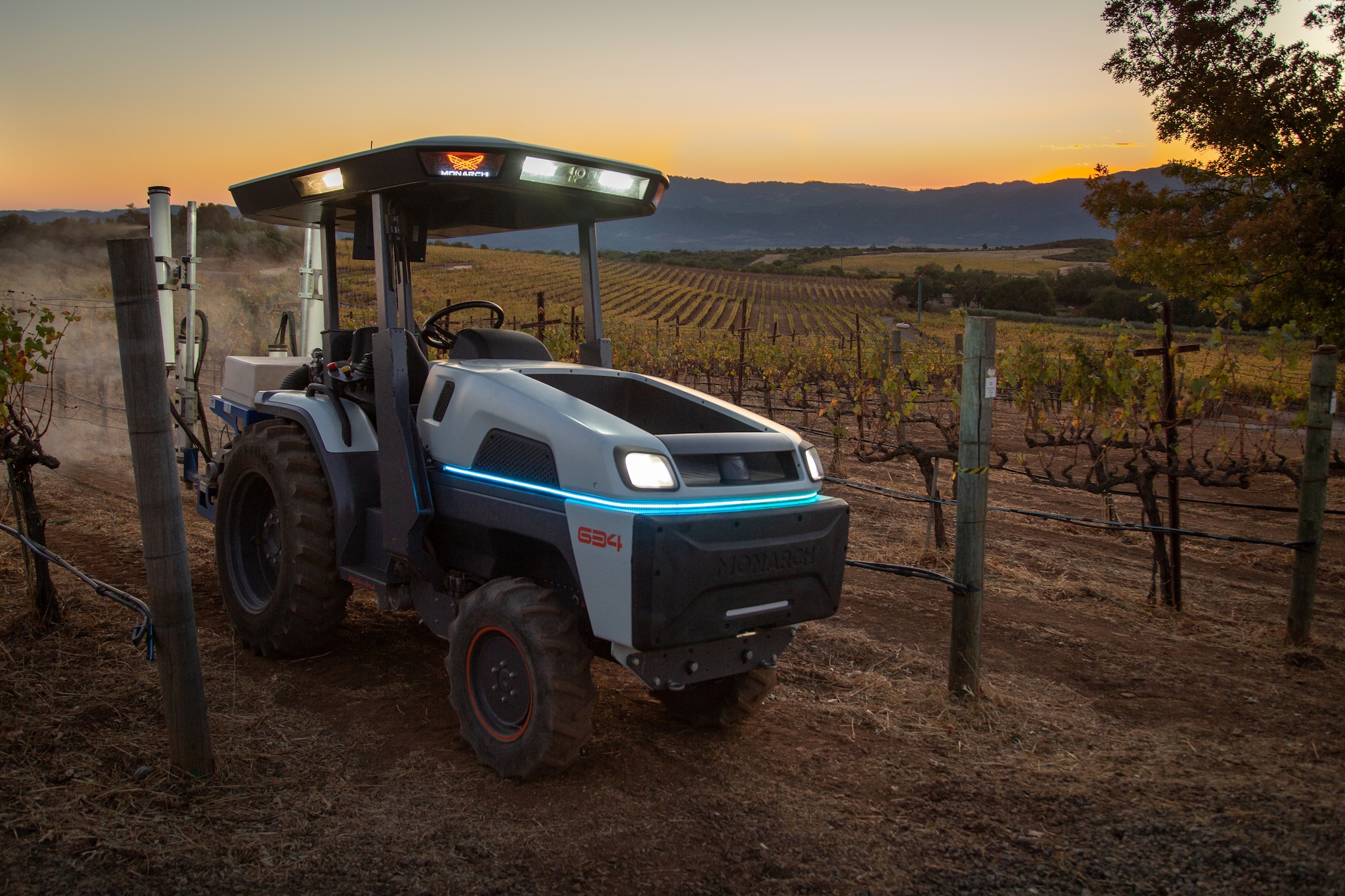 Monarch unveils the first driverless electric tractor Domus