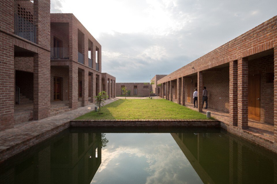 The Friendship Hospital in Satkhira, Bangladesh, by Kashef Chowdhury/URBANA. Image courtesy of URBANA. Photograph by Asif Salman.