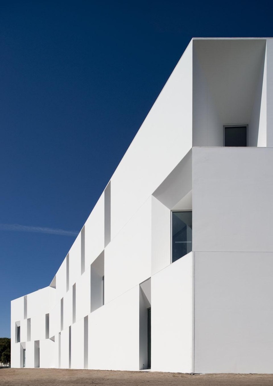 The reduct mobility of those who will live in the building suggests that any displacement should be an emotive and variable experience.