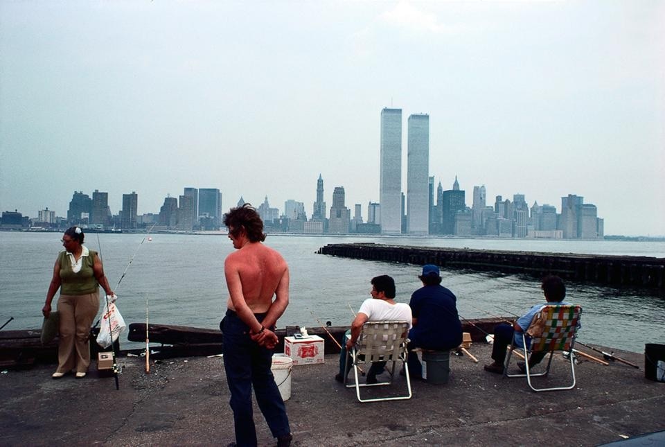 Top: View from the foot of the Manhattan Bridge, Brooklyn, 1986.<br />
Above: View of Lower Manhattan from Exchange Place, Jersey City, New Jersey, 1977.