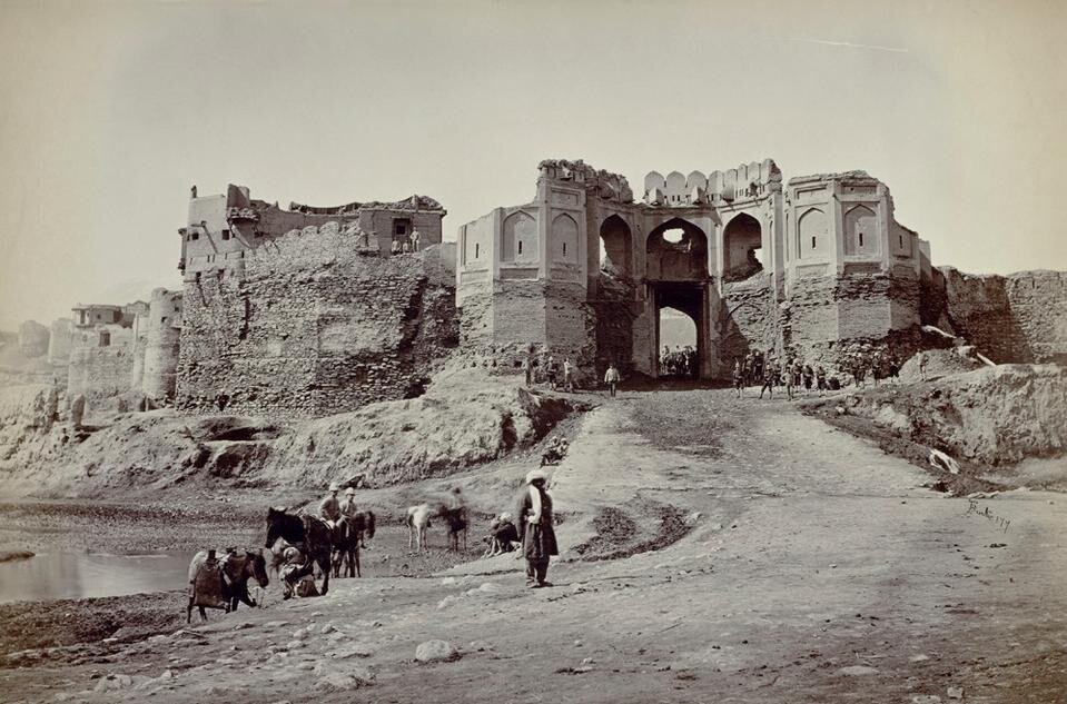 John Burke, <i>Sha Shaid. The Bala Hissar Gate,</i> from <i>Burke + Norfolk,</i> courtesy of The Wilson Centre. John Burke, <i>Sha Shaid. The Bala Hissar Gate,</i> from <i>Burke + Norfolk,</i> courtesy of The Wilson Centre.