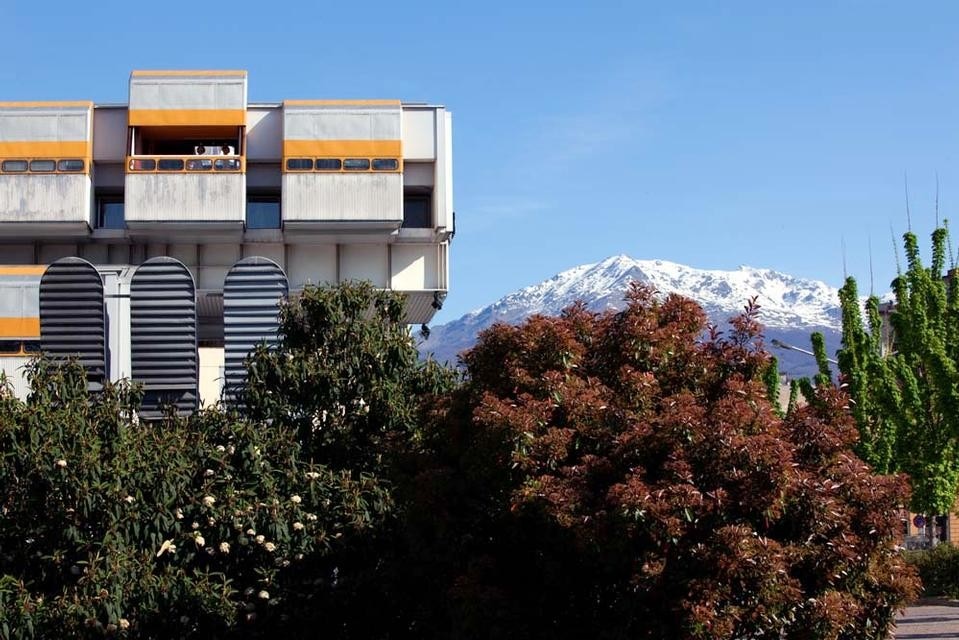 Top: Olivetti I.C.O., patio ceiling, new I.C.O., circa 1958. Architect: Eduardo Vittoria. Above: East Residential Unit, 1967/1975. Architects: Iginio Cappai, Pietro Mainardis. Courtesy of Francesco Mattuzzi and Fondazione Adriano Olivetti Top: Olivetti I.C.O., patio ceiling, new I.C.O., circa 1958. Architect: Eduardo Vittoria. Above: East Residential Unit, 1967/1975. Architects: Iginio Cappai, Pietro Mainardis. Courtesy of Francesco Mattuzzi and Fondazione Adriano Olivetti