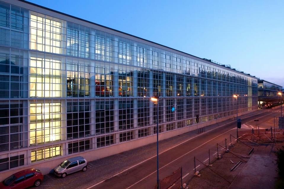 Olivetti Construction complex, spanning Via Jervis in Ivrea (second extension of the Olivetti I.C.O). Courtesy of Francesco Mattuzzi and Fondazione Adriano Olivetti