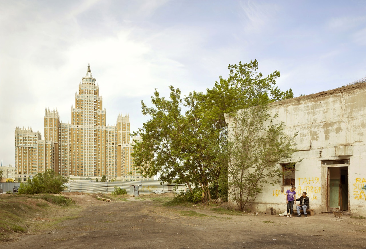 Imperial Pomp - Post Soviet High-Rise fotografie di Frank Herfort