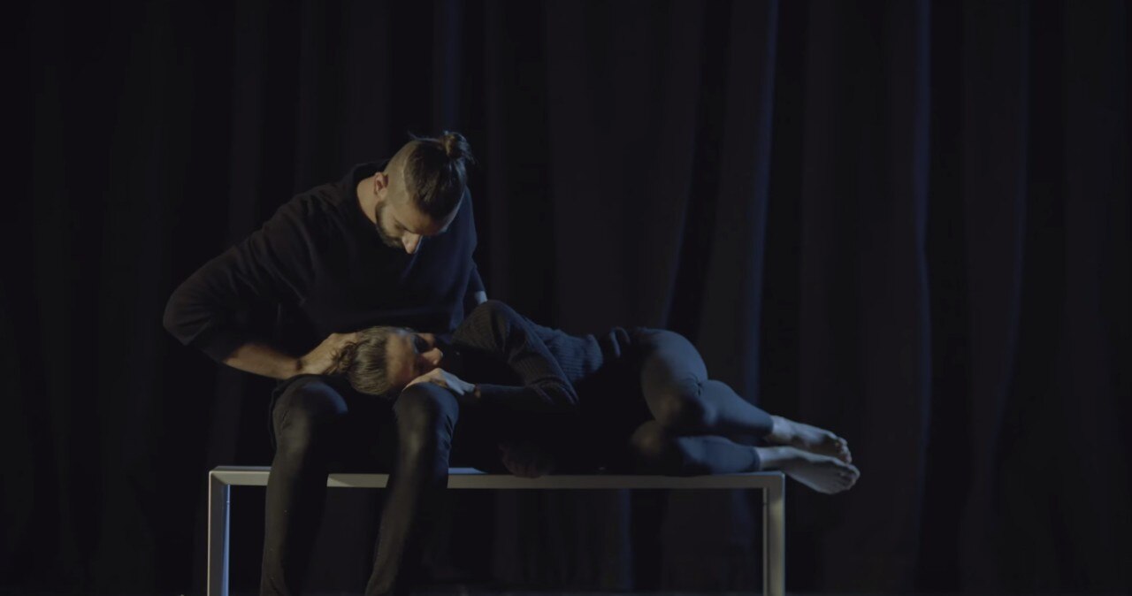 Dancing with radiators. Tubes uses choreography to present Plug & Play ...