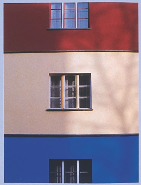 Taut was determined to challenge the taste of Germany's cultured bourgoisie for the monochrome. The social housing that he designed, such as this building at Trier Strasse in Berlin, was full of  colour