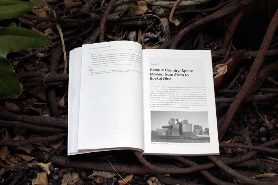 Scott A. Bollens, <em>City and soul in divided society</em>, Routledge, 2012. Spread detail