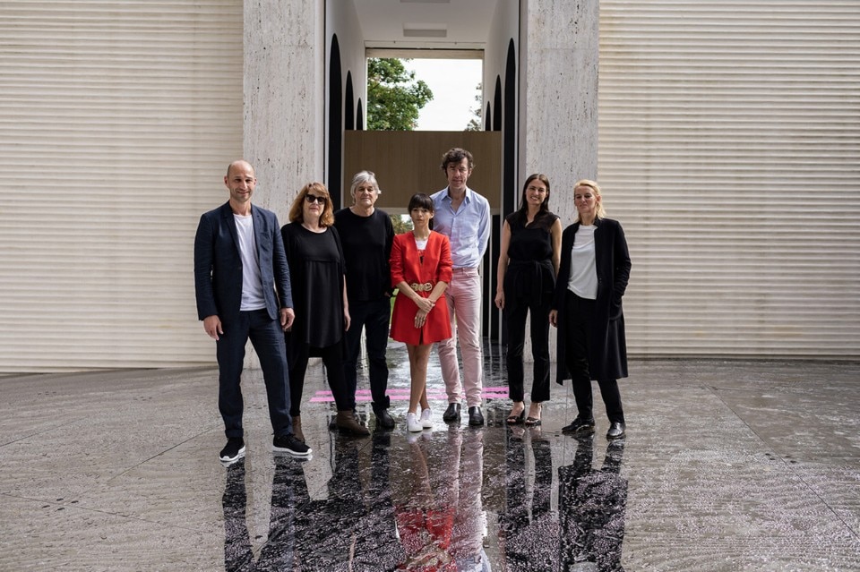 The team of the Austrian Pavilion 2018: Frank Ludin, Marta Schreieck, Dieter Henke, Jessica Walsh, Stefan Sagmeister, Verena Konrad, Kathrin Aste. Photo Darko Todorovic