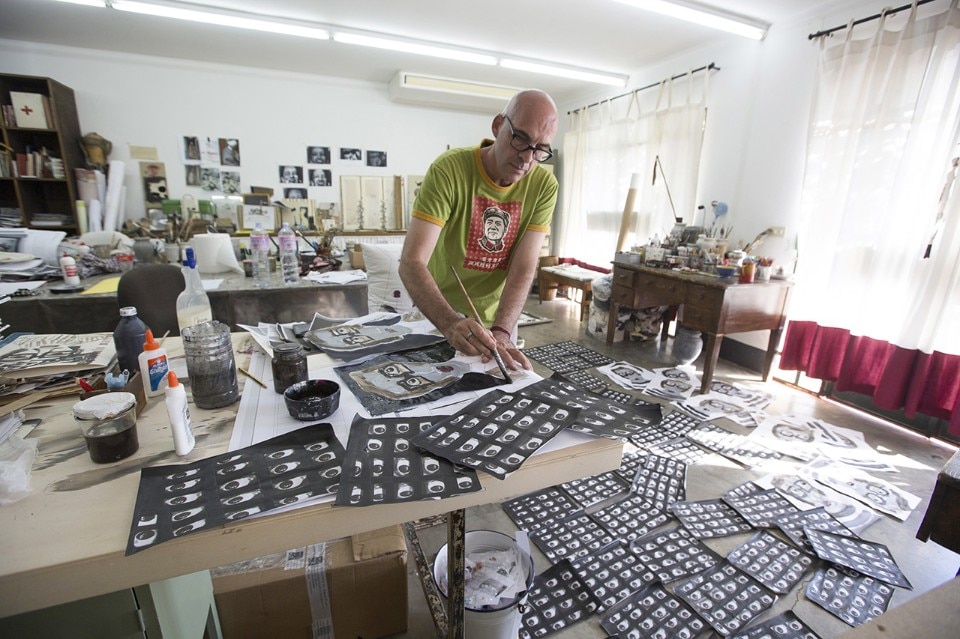 Antonio Marras in his study on the first floor, with big windows and few doors. Photo Daniela Zedda